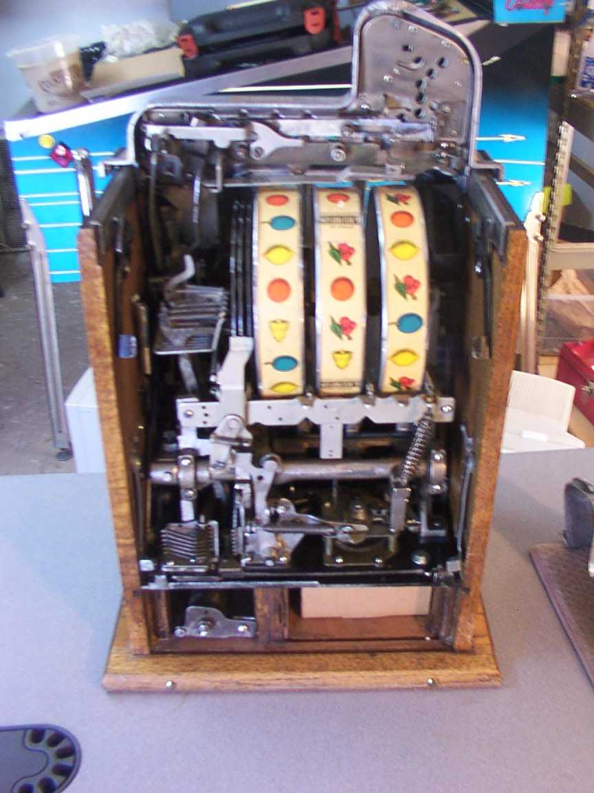 Mills War Eagle slot machine - Click Image to Close